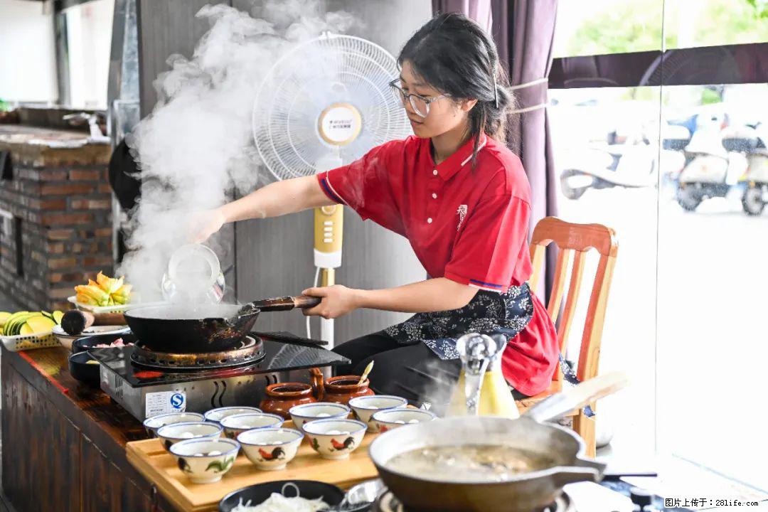 全网追的“扁担女孩”，找了一份暑假工，时薪12元 - 武汉生活资讯 - 武汉28生活网 wh.28life.com